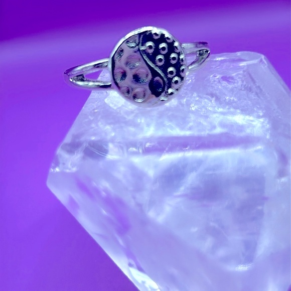 🟣 Exclusively Fancy Silver Ying Yang Ring NWT 🟣 - Picture 2 of 5